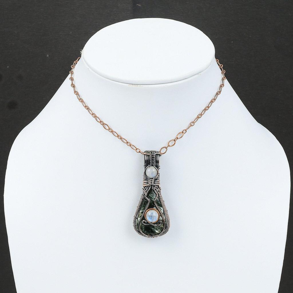 Серафинитовый кулон Медная проволока Обернутый кулон Ювелирные изделия из натуральных драгоценных камней Радужный кулон из лунного камня Медные украшения ручной работы Подарок на годовщину