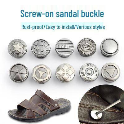 Мужские пляжные аксессуары для обуви: Металлическая сандальная пряжка с соединителем ремешка на пятке и заклепкой.