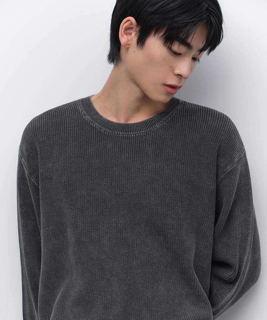 MUSINSA STANDARD Pigment Crew Neck Knit [Charcoal Gray]