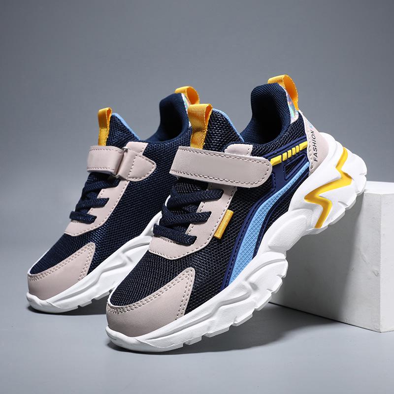 Кроссовки детские из дышащей сетки весна/осень 2024 г.: Спортивная обувь для девочек и мальчиков с полым дизайном для детей среднего и большого роста.