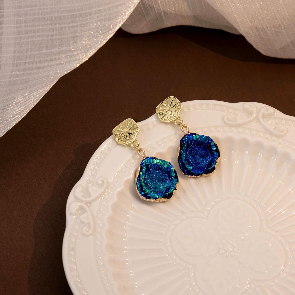 The Secrets of the Ocean, Elegant Blue Metal Earrings with Irregular Folds, Vintage Geometric Elliptical Resin Ear Drops for Women