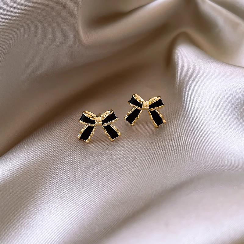 «Серьги-бантики из серебряных игл с жемчугом и цирконием»: Нишевый дизайн, стильный и универсальный, легкий роскошный аксессуар высокого класса.