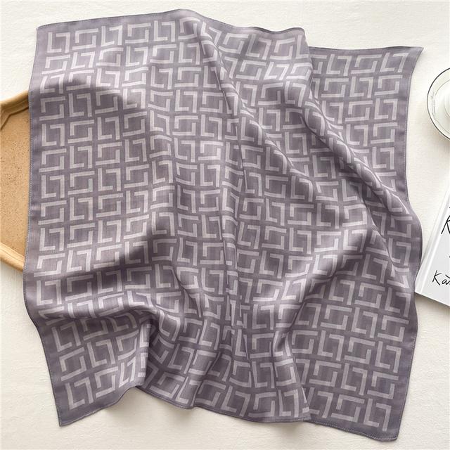 Дизайнерский велюровый квадратный шарф для женщин, шейный платок, галстук, модный маленький клетчатый шарф для волос на запястьях, новый платок, бандана 