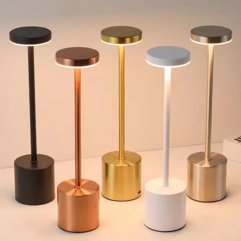 Прикроватные маленькие ночники, декоративная атмосфера, освещение для обеденного стола, бара, трехцветная настольная лампа, оснащенная кабелем для зарядки USB