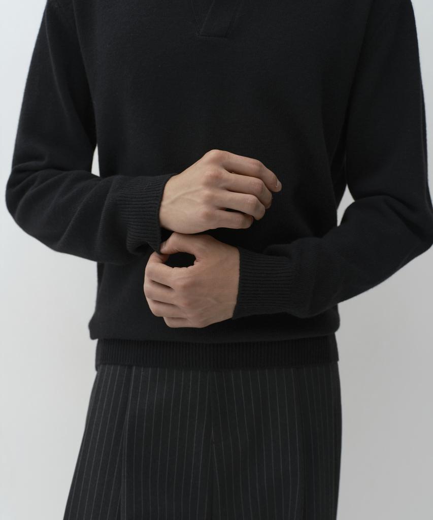 MUSINSA STANDARD [Victoria Wool] Slit Neck Collared Knit [Black]