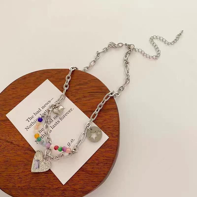 Многослойное циркониевое ожерелье и молочно-бело-голубые серьги Love: Элегантный и шикарный комплект цепочек на ключицу