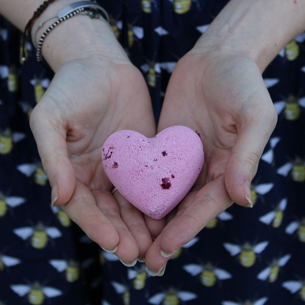4x Bath Bomb Heart Ylang-Ylang Rose 70g