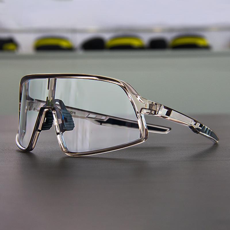 Color-changing sports glasses for hiking and mountaineering, outdoor cycling, windproof, dustproof, and dazzling sunglasses for men and women