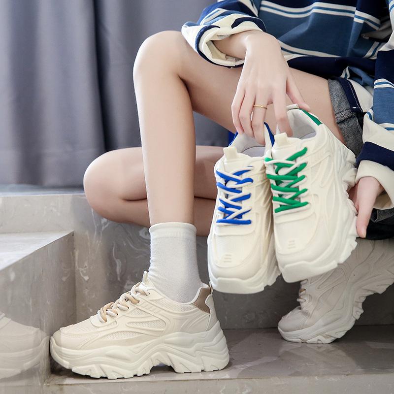 Сетчатые кроссовки-папа женские новые осенние дышащие инс прилив корейская версия универсальные спортивные и для отдыха на толстой подошве увеличивающие рост кроссовки для бега