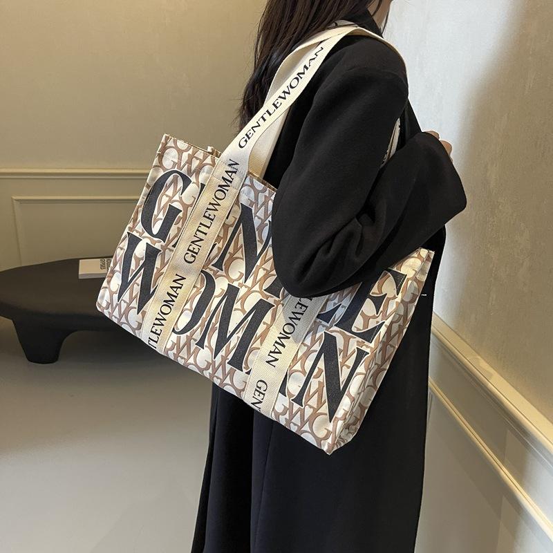 Холщовая сумка-тоут с алфавитом большой вместимости, женская, 2025, новая модная нишевая сумка через плечо, студенческая сумка для занятий, сумка для поездок на работу