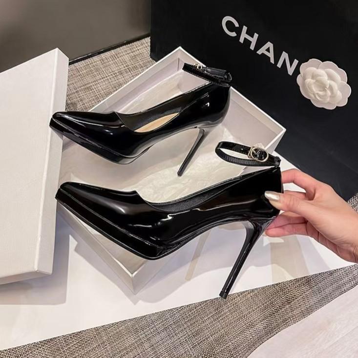 Лето 2025 новый каблук с пряжкой из одного слова женские туфли большого размера женские европейские и американские сандалии модный европейский и американский стилет