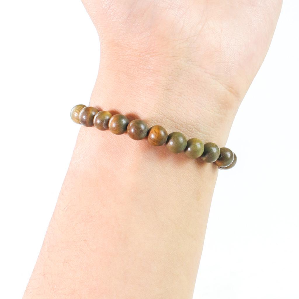 Изысканный браслет из зеленого сандалового дерева 8 мм для женщин: Натуральный аромат, меняющий цвет на свету