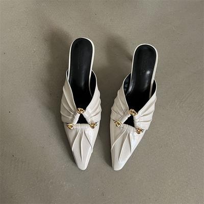 Нишевый дизайн 2025 весна новые металлические треугольные пряжки остроносые полушлепанцы женские плиссированные из мягкой кожи с закрытым носком на высоком каблуке