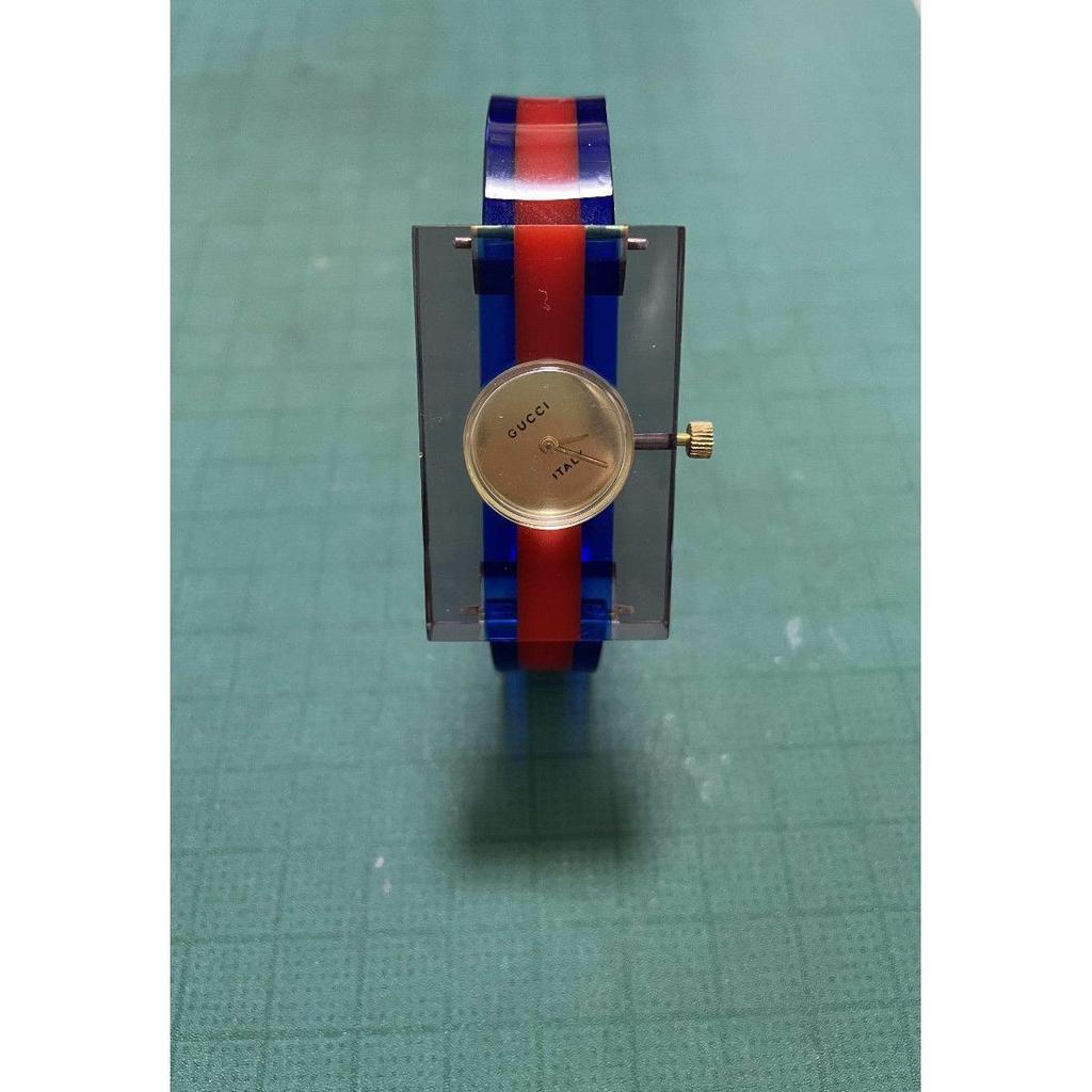 Подержанные аналоговые часы GUCCI