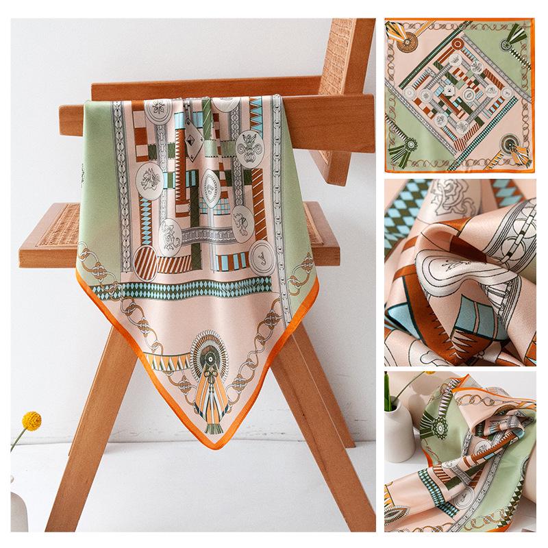 Изумрудно-зеленый шарф из тутового шелка: Универсальный солнцезащитный крем и солнцезащитный козырек с узором из значков