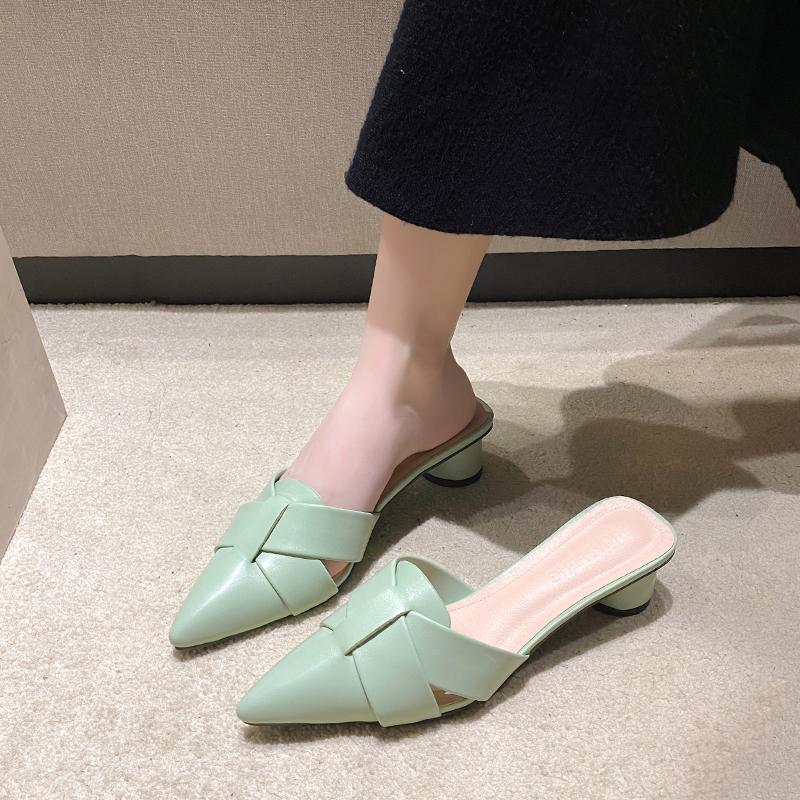 2025 Новые женские летние остроносые полушлепанцы Женские простые сандалии на среднем каблуке Модная повседневная удобная женская обувь