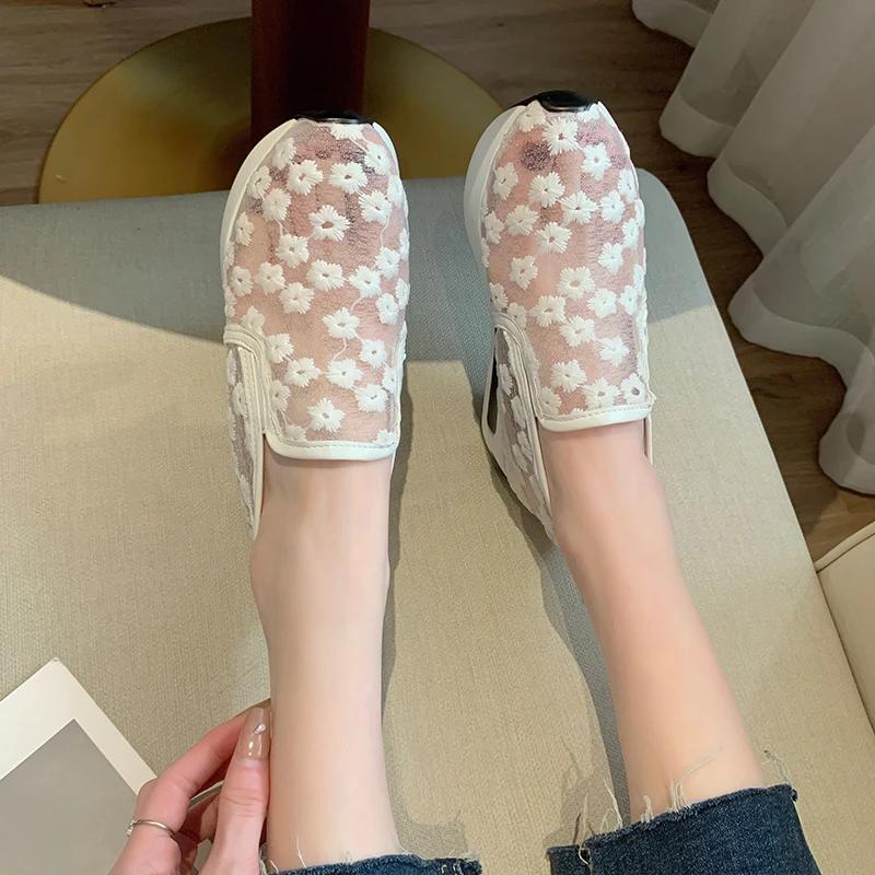 Chaussure Femme Модные женские сетчатые вышитые дышащие туфли на толстой подошве с танкеткой, повседневные и удобные спортивные туфли