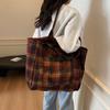 Осенне-зимняя шерстяная клетчатая большая сумка женская 2024 новая корейская версия сумка-тоут в студенческом стиле повседневная сумка через плечо большой вместимости