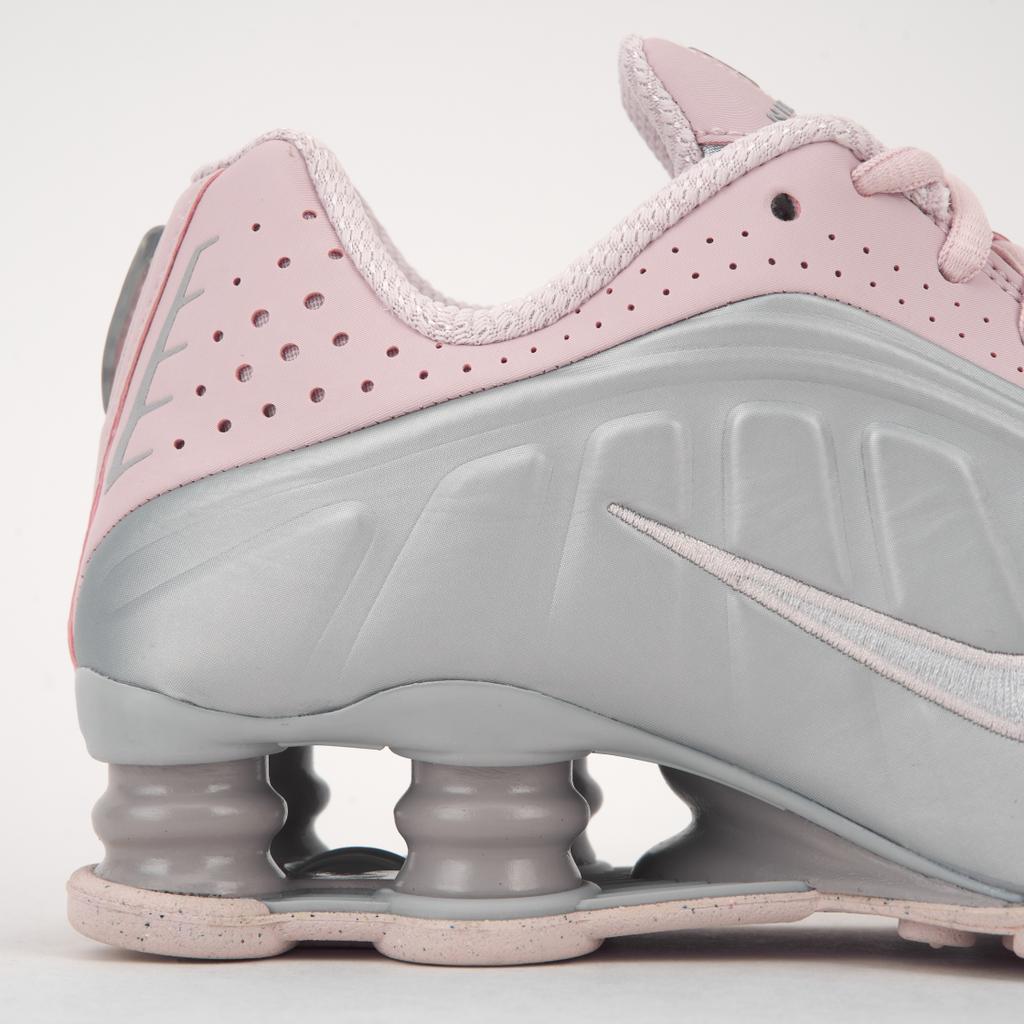 Nike Shox R4 Barely Rose Metallic Platinum женские кроссовки розовые AR3565-600