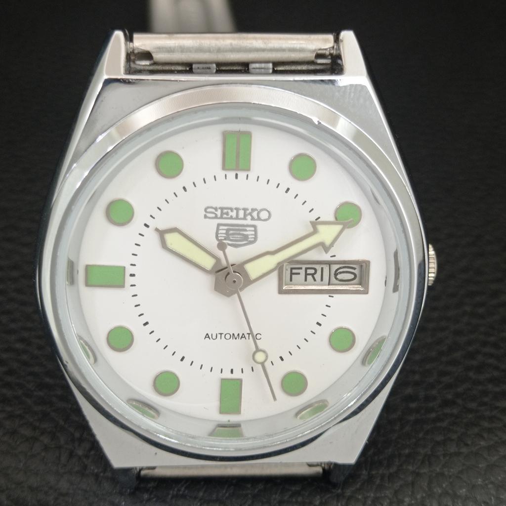 ВИНТАЖНЫЕ АВТОМАТИЧЕСКИЕ ЧАСЫ SEIKO 5 ВОССТАНОВЛЕННЫЕ ЯПОНИЯ МУЖСКИЕ БЕЛЫЙ ЦИФЕРБЛАТ a444450-1