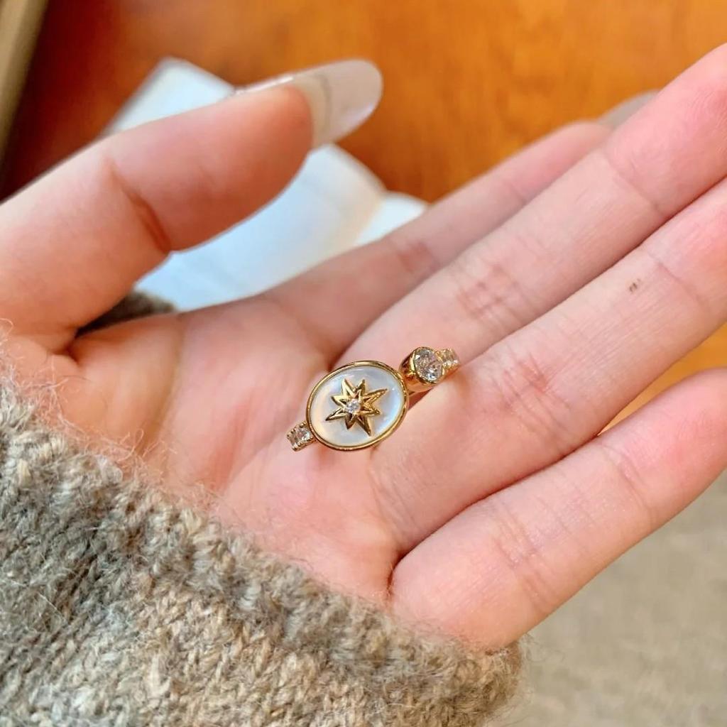 Кольцо в стиле ретро из французского перламутра со звездой и бриллиантовой кисточкой