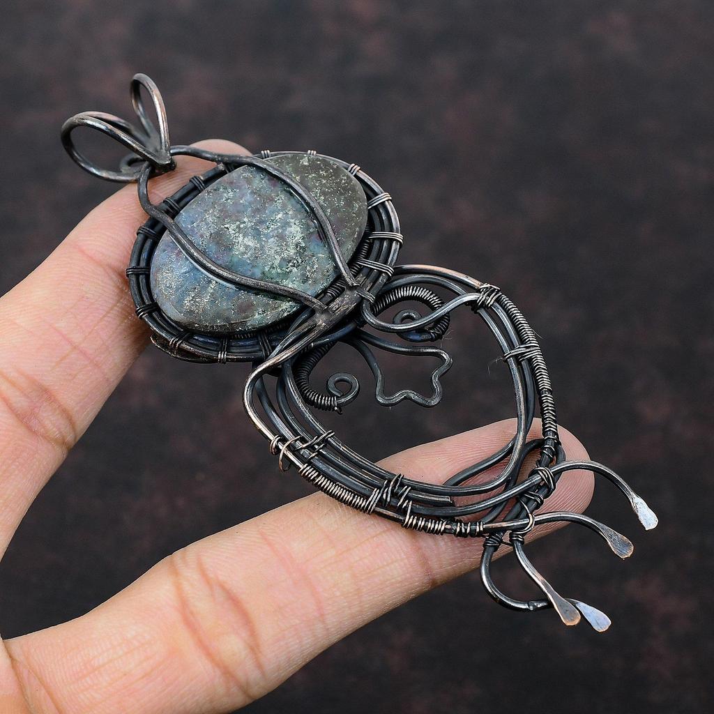 Кулон с рубином в кианите, обернутый медной проволокой, ювелирное изделие из драгоценного камня, кулон ручной работы, обернутый проволокой, медный кулон, подарок на помолвку, дизайнерский кулон