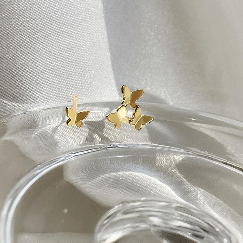 ANENJERY Медные асимметричные серьги-гвоздики в виде бабочек для женщин, простые темпераментные серьги, корейские украшения