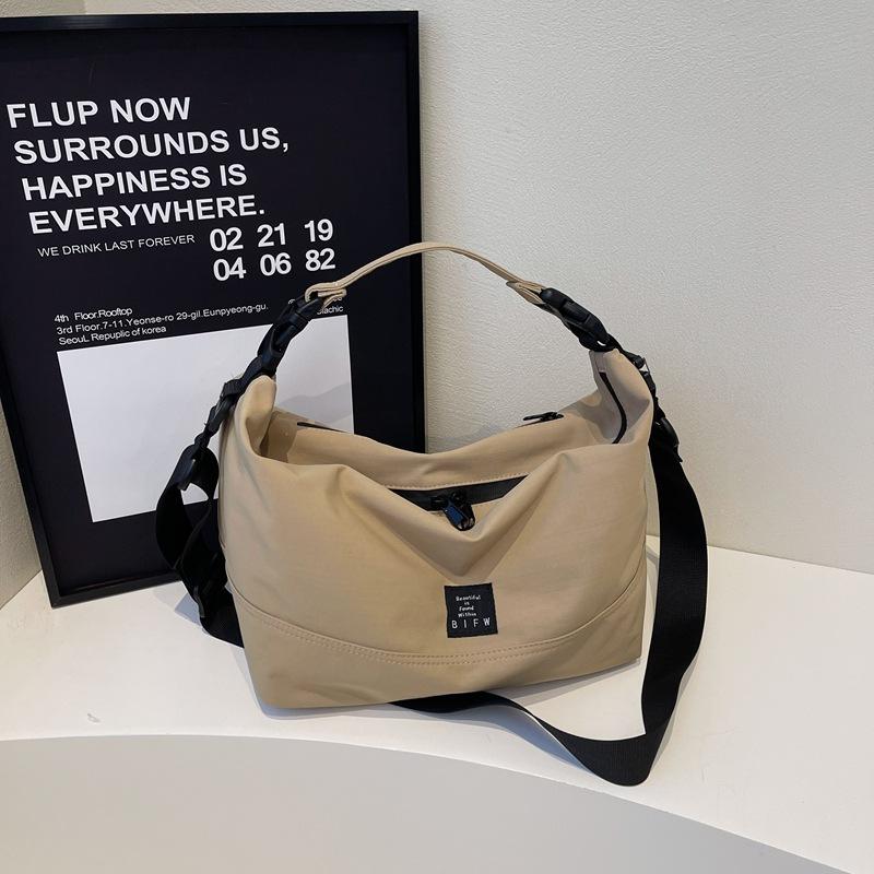 Новая женская сумка через плечо модная личность повседневная 2025 летняя сумка тренд нишевый дизайн сумка-тоут сумка-мессенджер