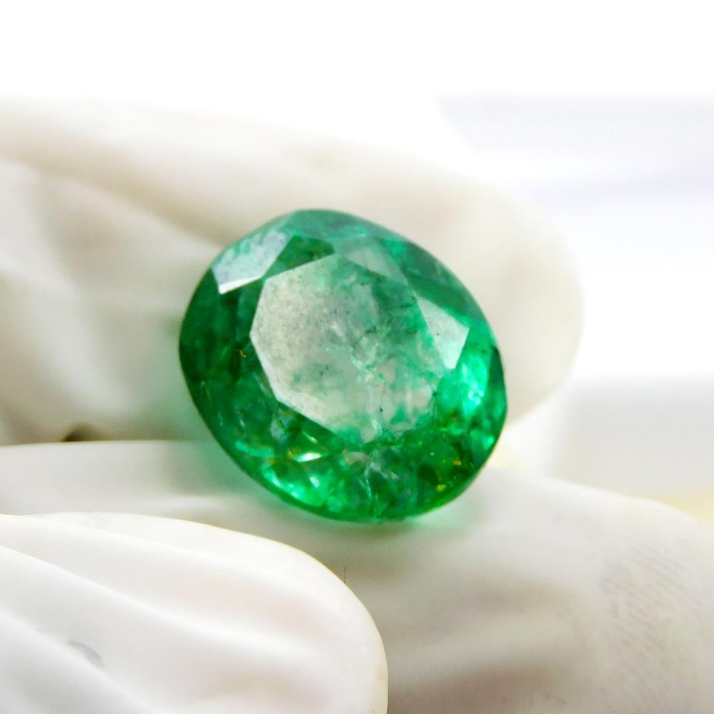 Natural Green Emerald Loose Gemstone 15.40 ct Colombian Oval for Jwelery Verified for Jewelry Making