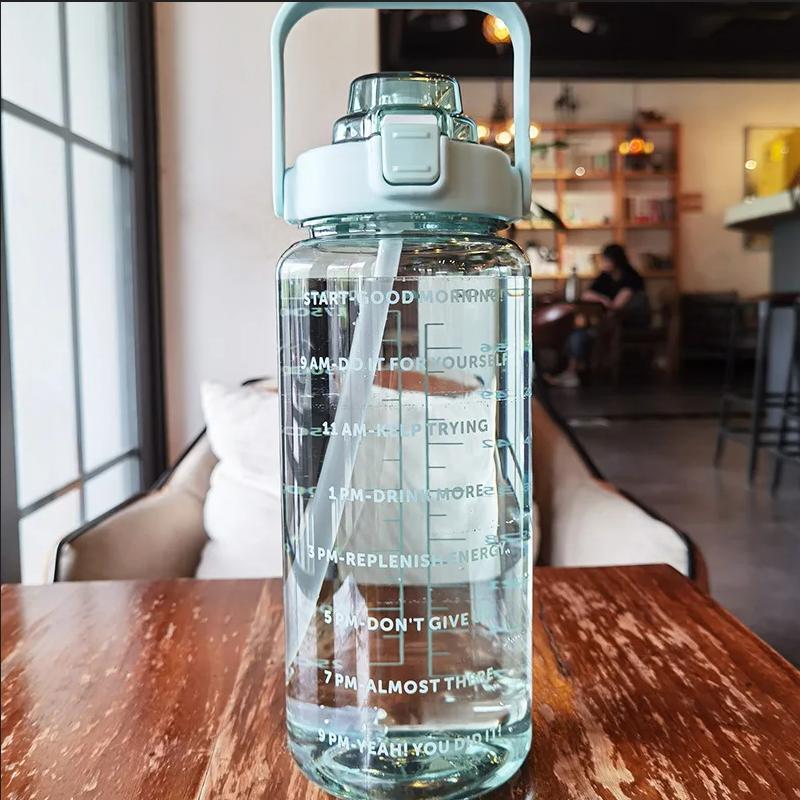 Спортивная бутылка для воды 2 л с соломинкой, портативная бутылка для воды большой емкости, чашка для фитнеса и велосипеда, летний кувшин для холодной воды с маркером времени