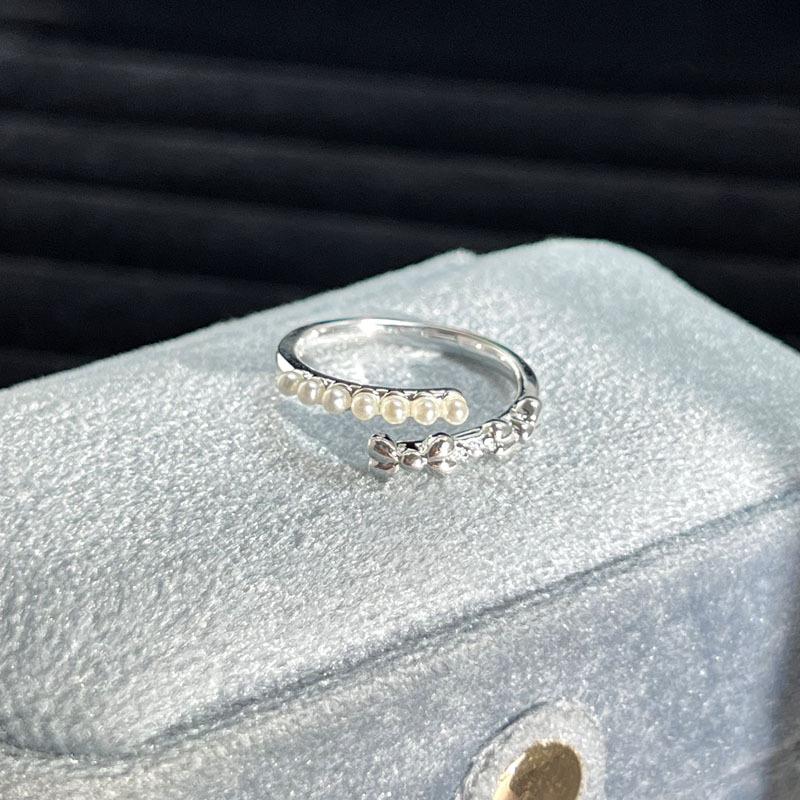 2026 Sweet and Cool Wind Light Luxury Pearl Bow Personality Ring Women's Simple and Versatile Layering Niche Design Ring