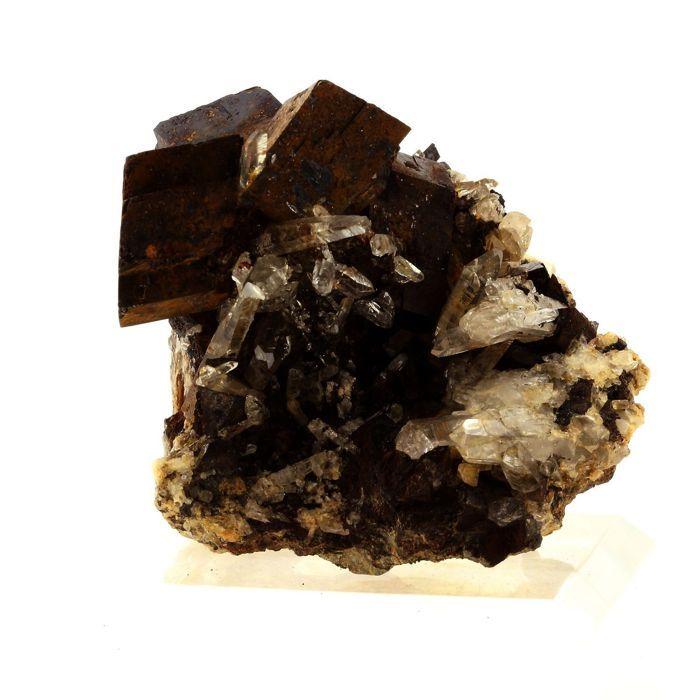 Pierres et Minéraux. Siderite + Quartz. 971.0 ct. Vaulnaveys-le-Haut, Isère, France.