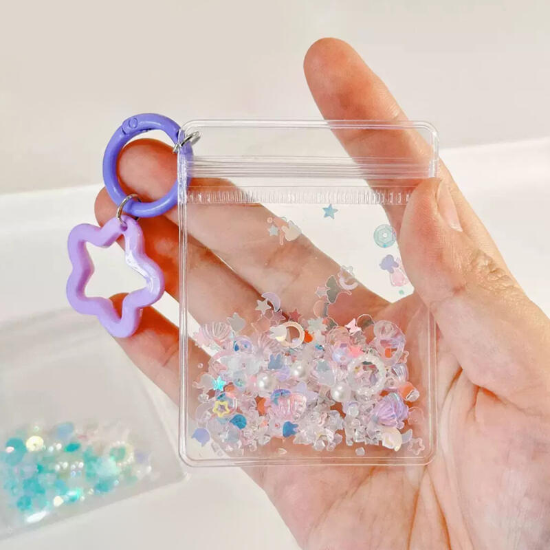 Материалы для DIY изготовления мини-сумки-брелока на молнии из перфорированного ПВХ