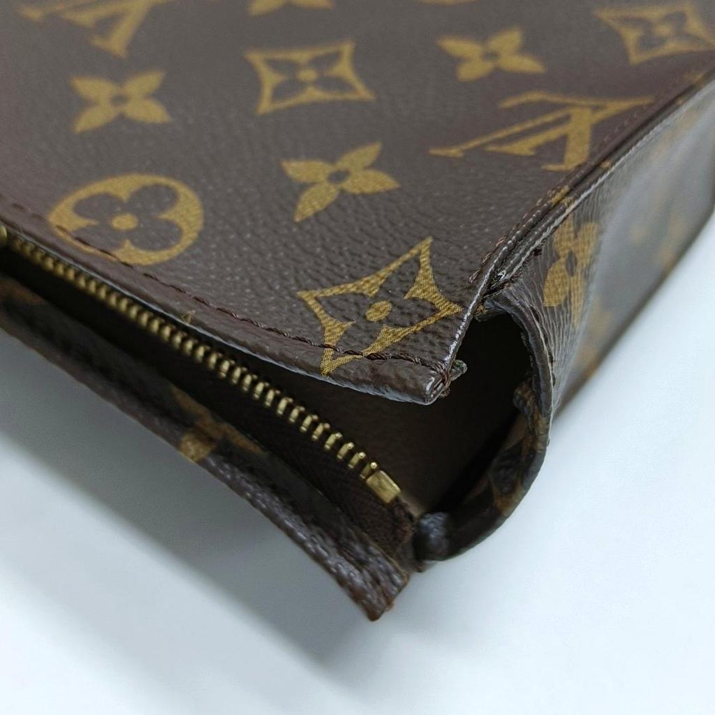 [Pre-Owned] Poche Toilette 19 Classic Monogram Versatile Portable Canvas Toiletry Bag Clutch - Very Good #1HG40QK