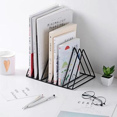 Треугольная книжная полка из кованого железа в скандинавском стиле, железная стойка для пластинок, треугольный держатель для книг и журналов, настольный органайзер для хранения пластинок