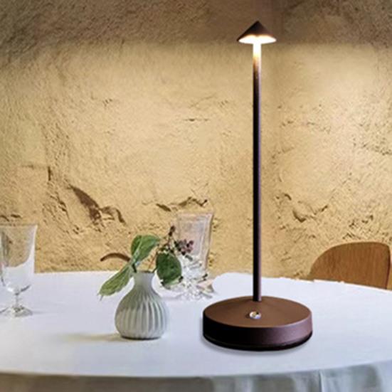 Настольная лампа из металла с питанием от батареек, сенсорное управление, без мерцания, регулируемая яркость, нескользящий дизайн, современная беспроводная прикроватная лампа