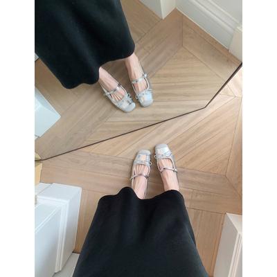 Балетный полудуэт с приподнятым смычком в линию