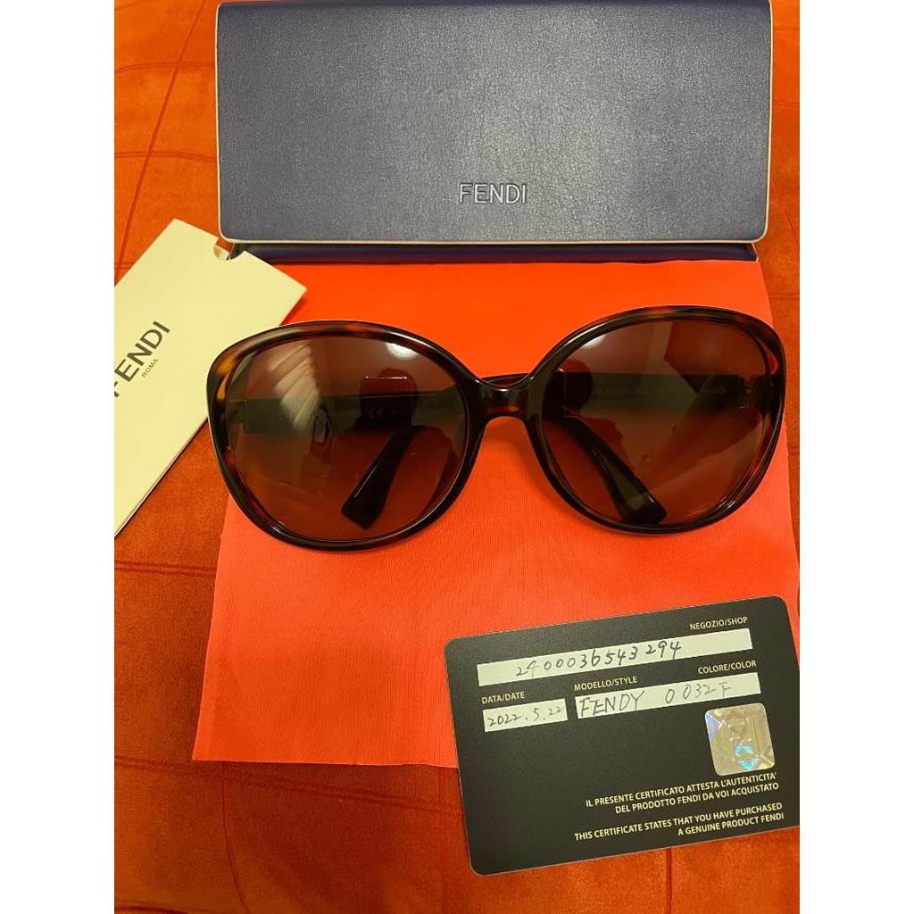 Б/у солнцезащитные очки FENDI НОВЫЕ! НИКОГДА НЕ ИСПОЛЬЗОВАЛСЯ