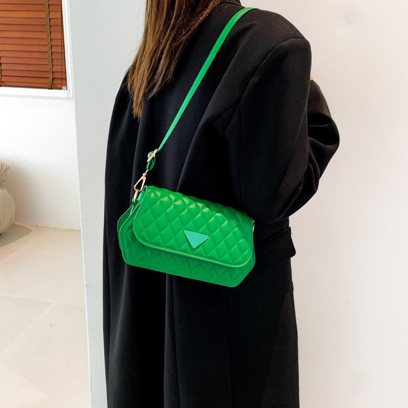 Зимняя популярная женская сумка 2024 года, новая ретро-мода, однотонная сумка через плечо, простая повседневная маленькая квадратная сумка