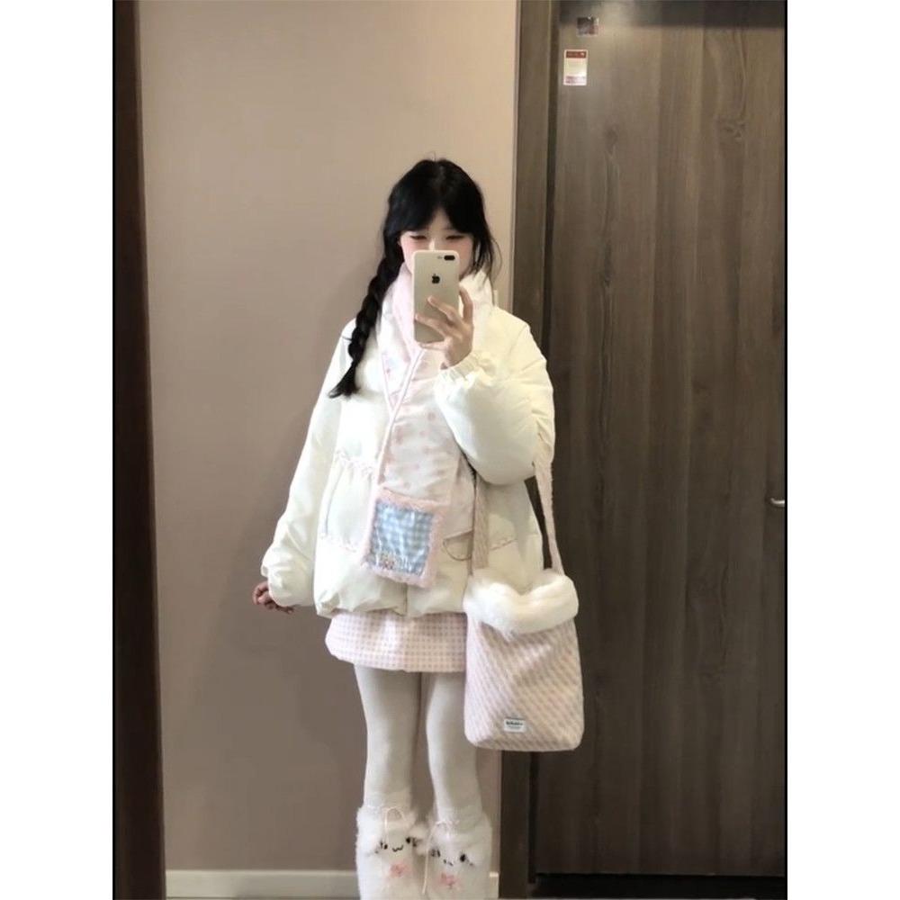 Send a scarf, cute girl, fashionable winter new beige cotton clothes, warm and beautiful, atmosphere cotton clothes