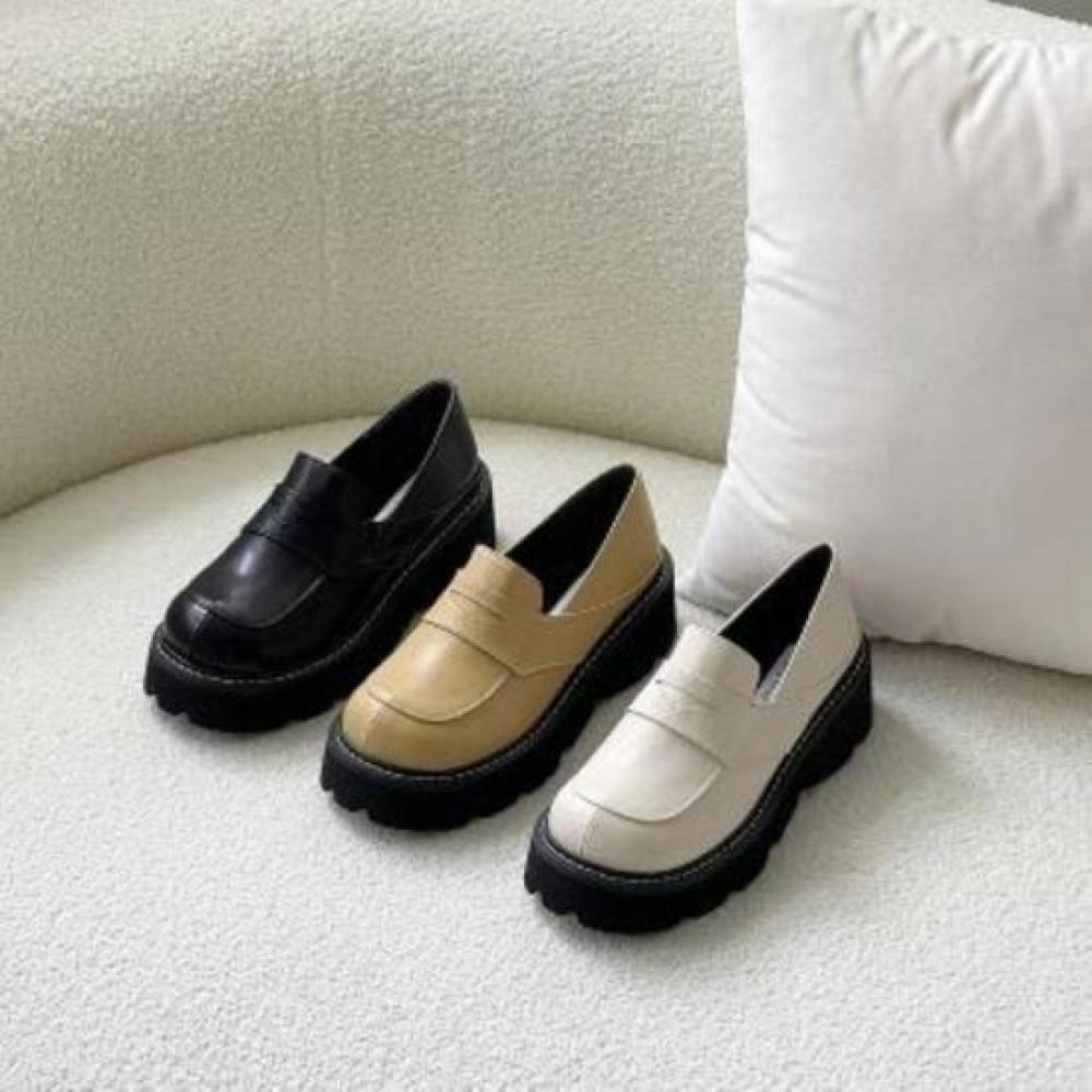 New ArrivalS Open Run Women S claSSic Platform loaferS