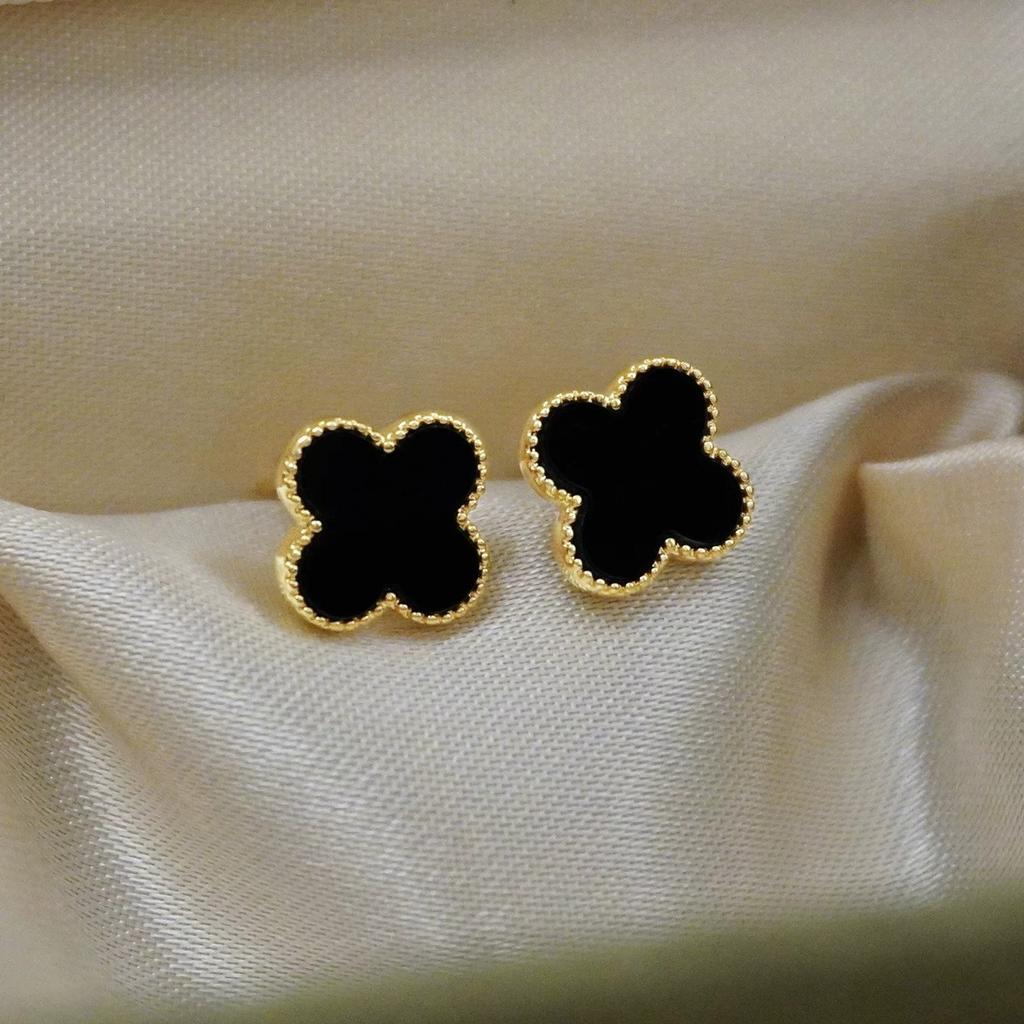 Japan and Korea light luxury lucky black four-leaf clover stud earrings women's design sense high-end earrings 1011 new popular earrings