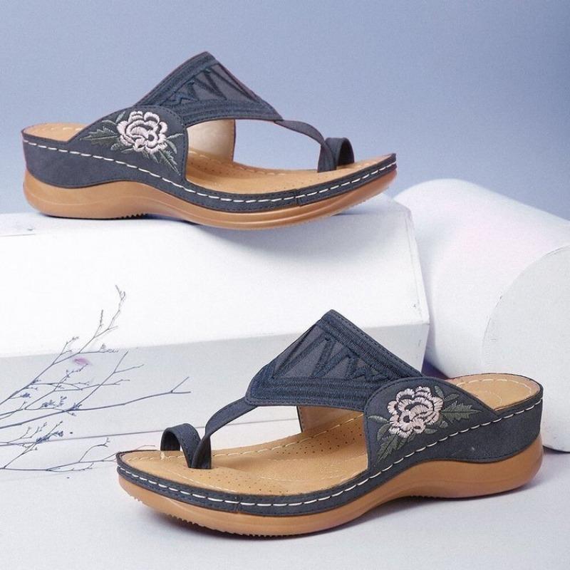 Summer New Sandals Women's Large Size Simple Embroidered Flower Sandals Breathable Toe Flip-flops