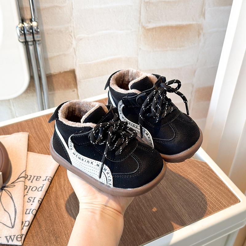 Детская хлопковая обувь Зима 2025: Подростковая спортивная обувь для улицы для мальчиков, немецкие тренировочные туфли, нескользящие, модные туфли из второго хлопка для девочек.