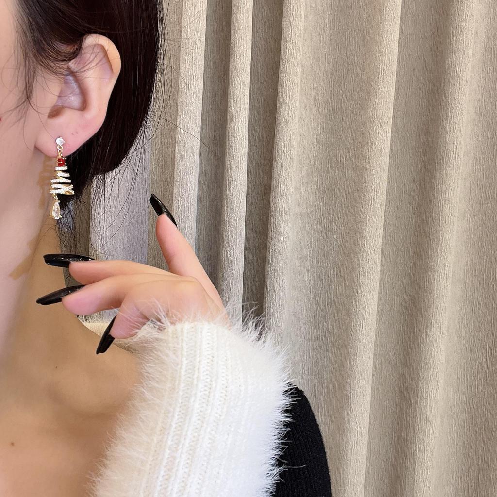 Уникальные серьги в виде рождественской елки: Стильно, мило и изысканно для осенне-зимних праздников