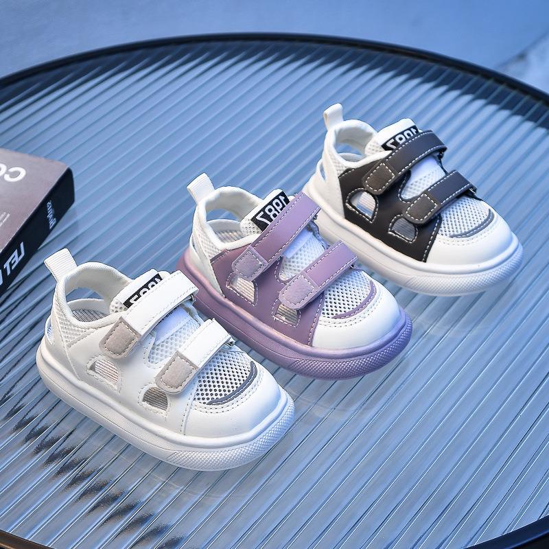 Детские сандалии с сумкой на голову 2025 лето новые сетчатые средние детские пляжные туфли сандалии интернет-знаменитости на мягкой подошве