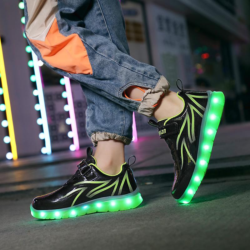 Новые светодиодные светящиеся туфли для зарядки Marquee Boys and Girls Luminous Classmates Sports Shoes Trending Shoes
