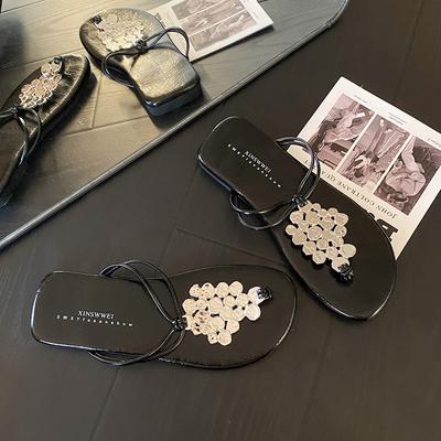 Крутые шлепанцы с пайетками на носке женские 2025 новые летние клипсы вьетнамки сандалии на плоской подошве