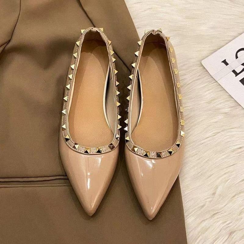 Женские туфли в британско-американском стиле для повседневного показа мод с заклепками из лакированной кожи в стиле пэчворк и матовыми балетками с принтом 45