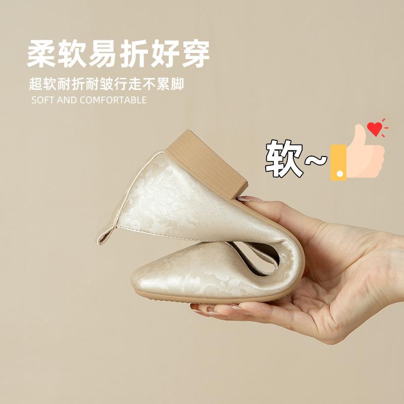French Retro Single Shoes Versatile Korean Version Low Heel Light Mouth Shoes Literary New Chinese Style Square Head Soft Leather Grandma Shoes